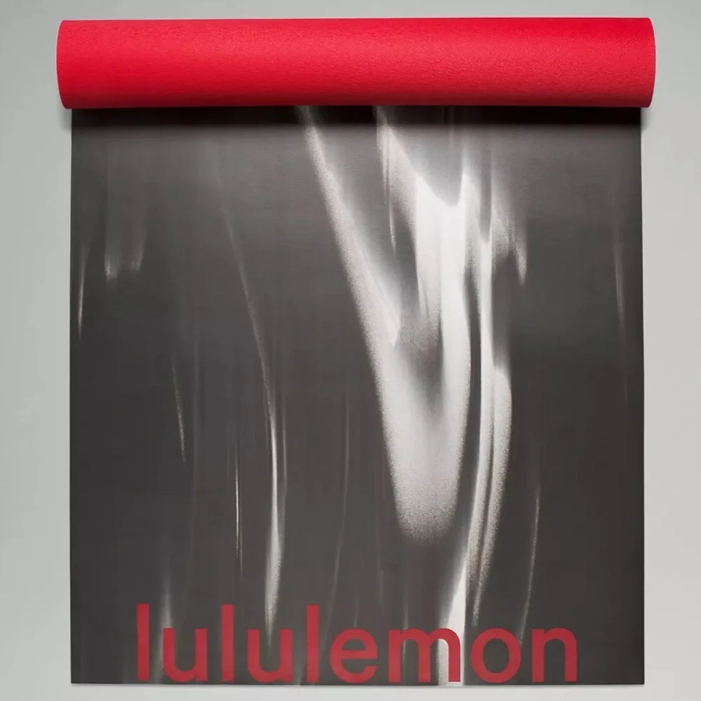NWT Lululemon Yoga The Mat 5mm Made With FSC-Certified Rubber Red Black Marble - Picture 1 of 7